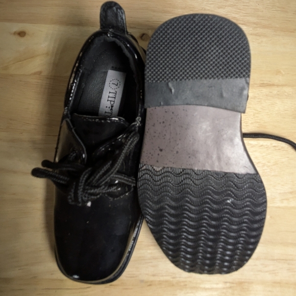 Lot of Boy Shoes - Picture 10 of 10